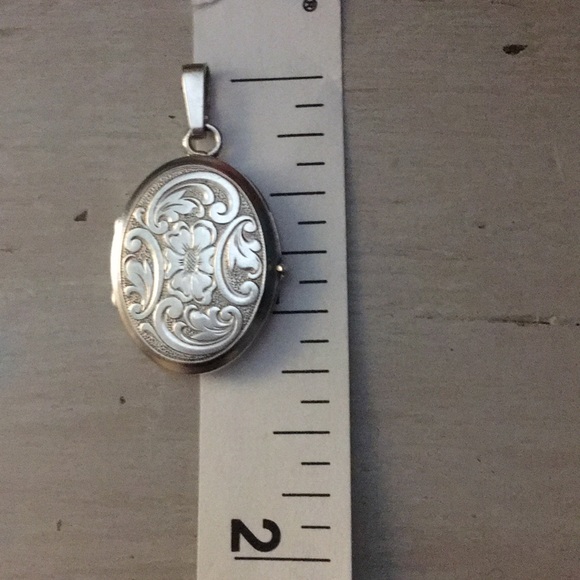 Silver Locket - Picture 4 of 4